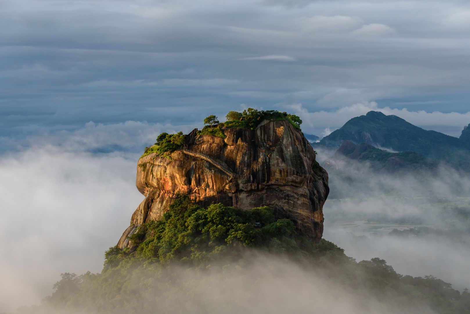A Traveler’s Guide to Sri Lanka: Beaches, Culture & Wellness